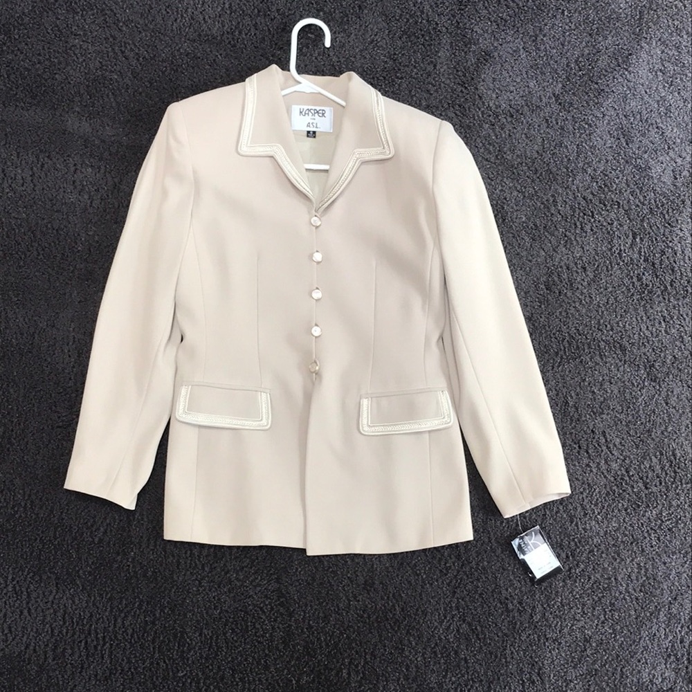 Suit - Picture 4 of 5